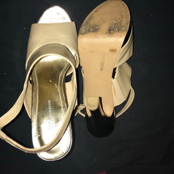 Tan BCBG heels! - Picture 2 of 6